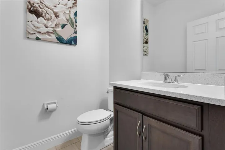 1/2 bath downstairs