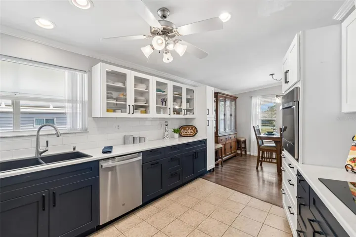 Stainless Appliances, Soft close cabinets
