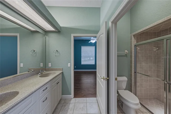 Jack &amp; Jill Full Bath