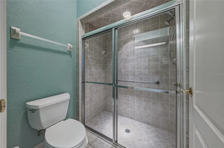 Jack &amp; Jill Full Bath