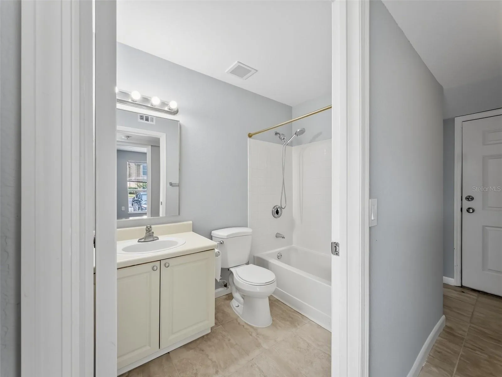 Guest Bath - 9481 Highland Oak Drive #1502, Tampa, FL 33647