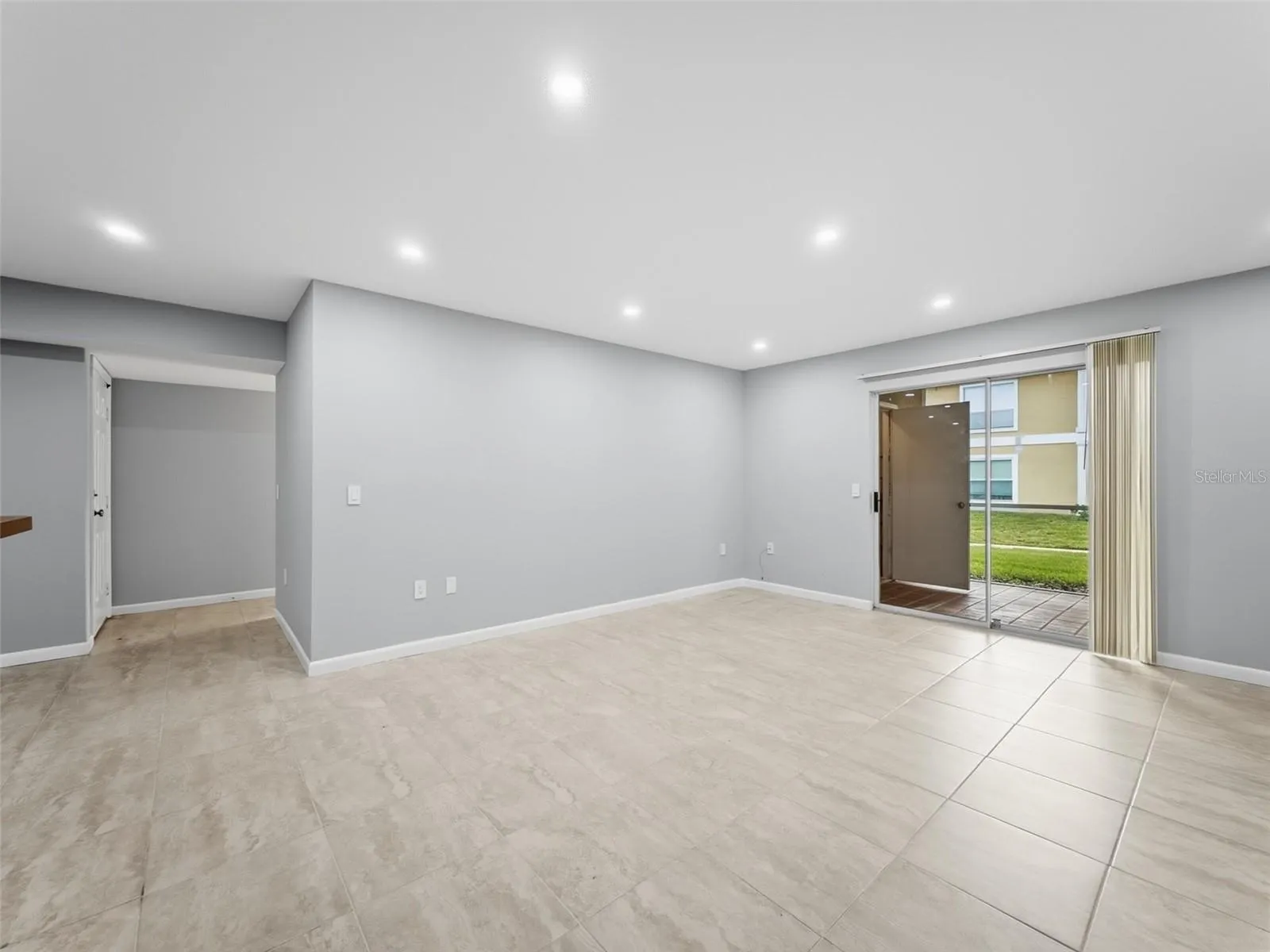 Family Room- 9481 Highland Oak Drive #1502, Tampa, FL 33647