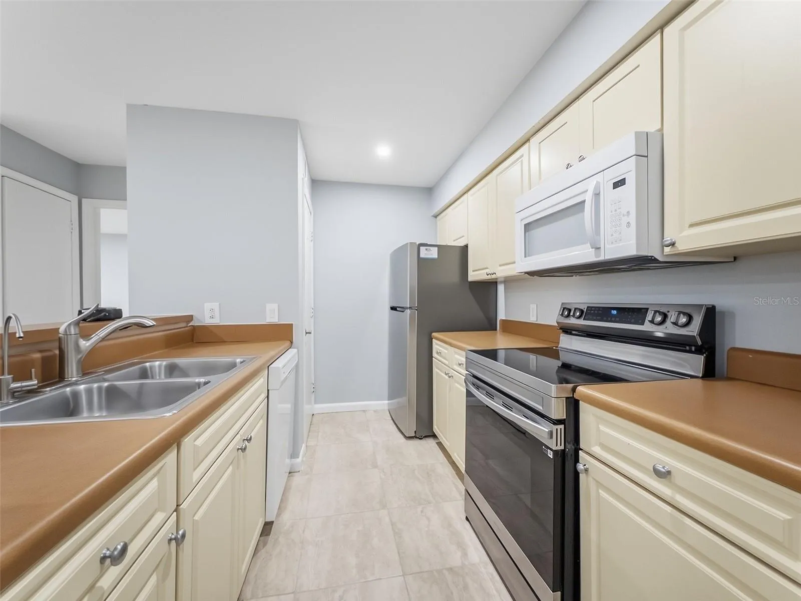 Kitchen - 9481 Highland Oak Drive #1502, Tampa, FL 33647