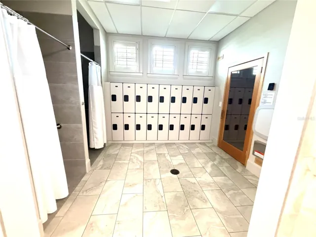 Lockers, showers and sauna
