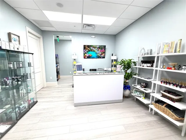 SPA - Massages, mani, pedi, facials..