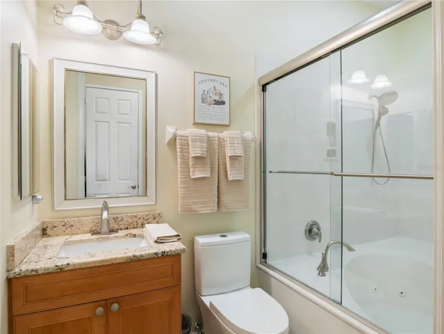 2nd Bath with large tub spa