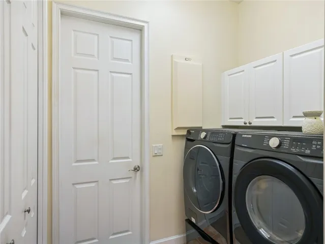 Laundry with washer & drawer