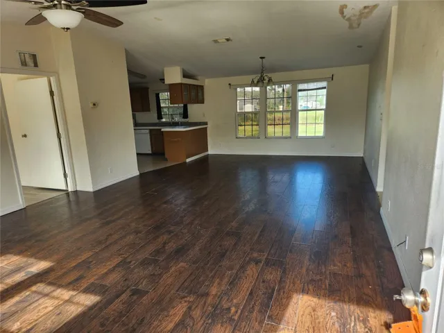 LIVING/DINING ROOM