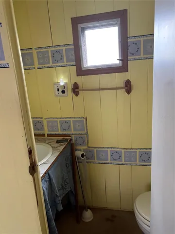 1/2 bath