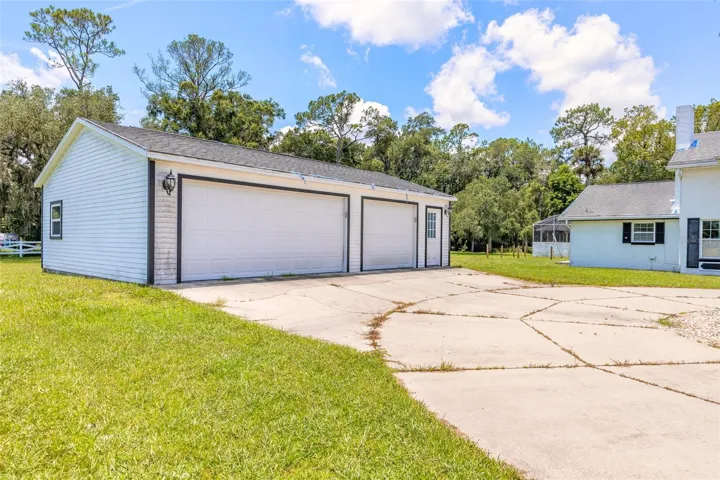 Detached 3-4 Car Garage