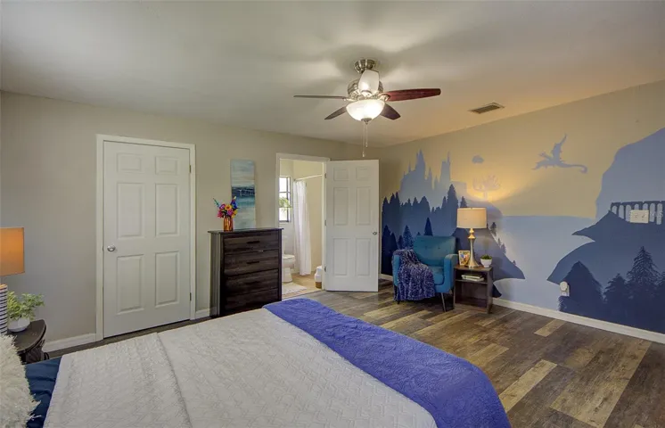 Bedroom 2 (Suite 2)