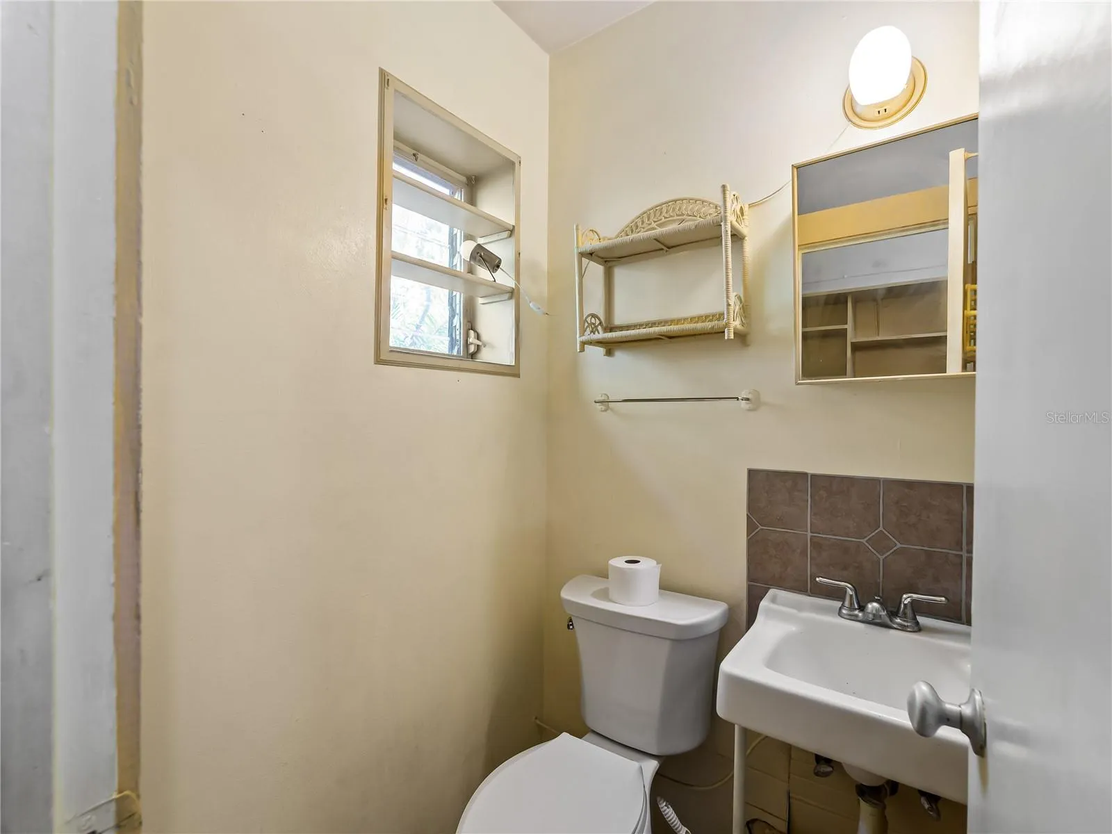 1/2 bath off laundry Rm