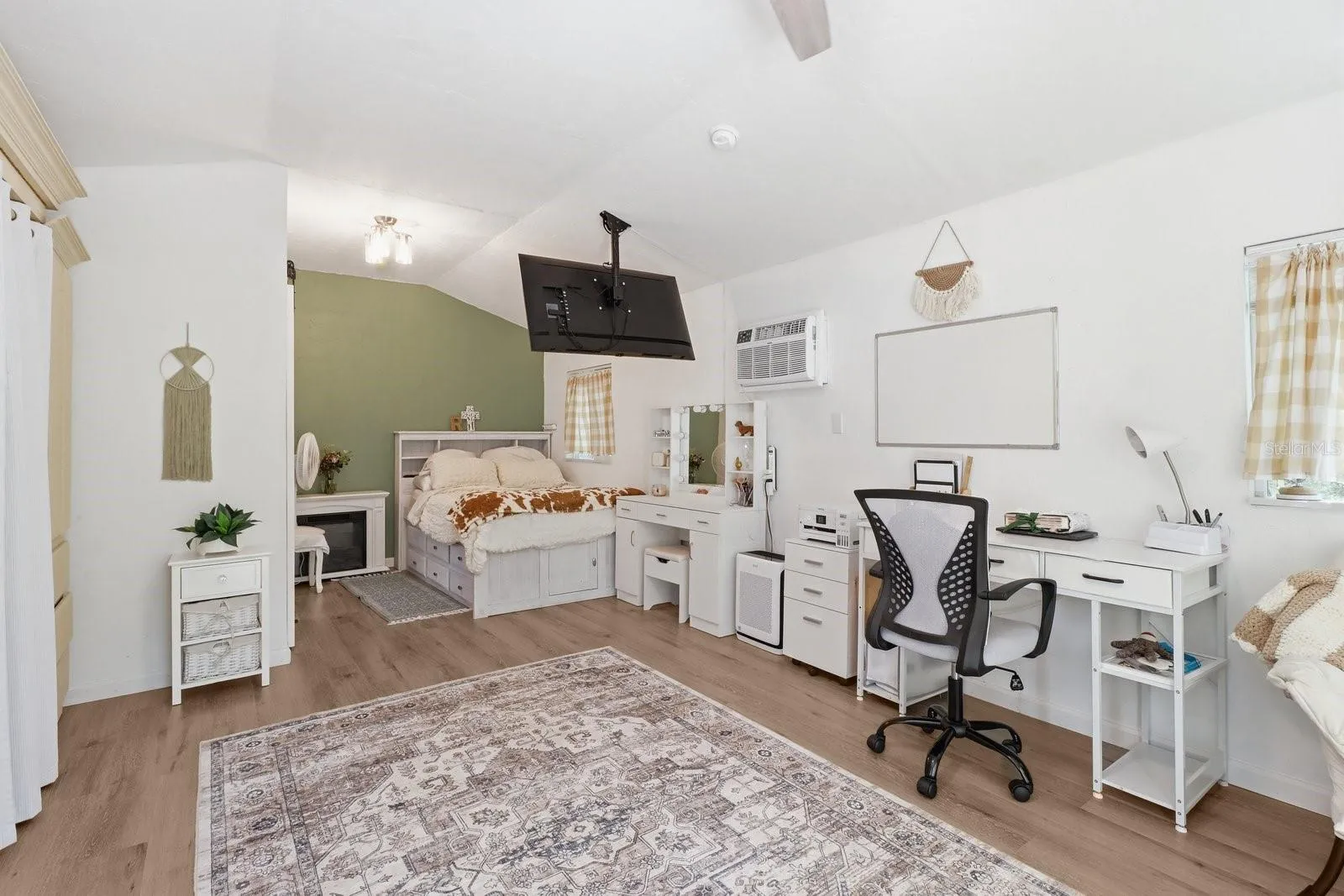 Studio/She Shed