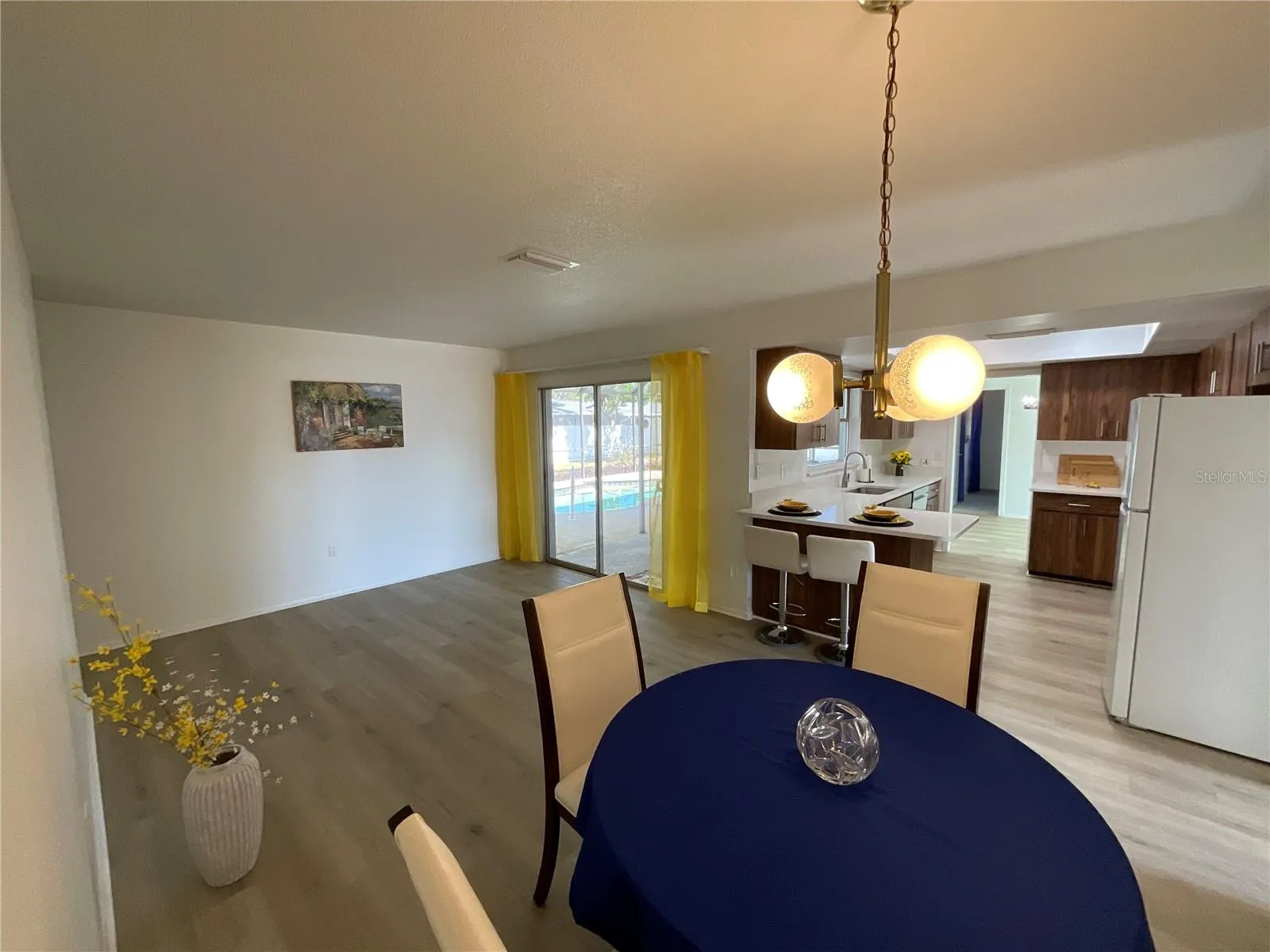 Dinette area with sliders to the pool