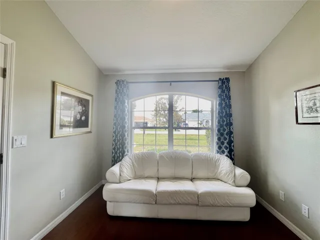 Den/Bonus Room