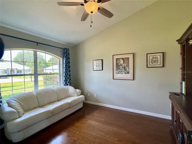 Den/Bonus Room