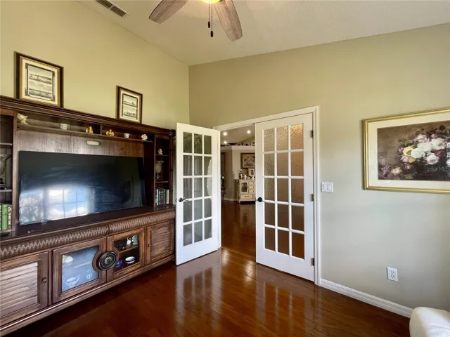 Den/Bonus Room