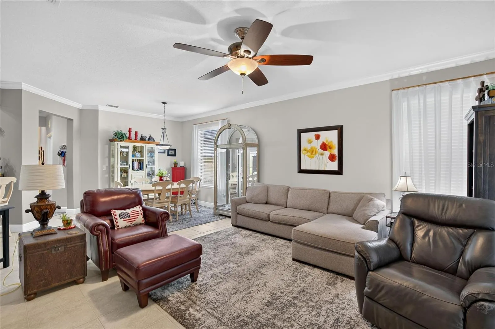 Living room/dining room