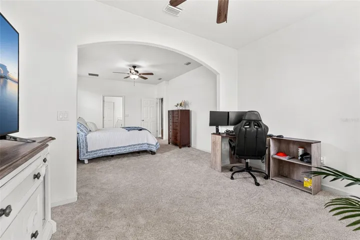 Deluxe master suite with sitting area