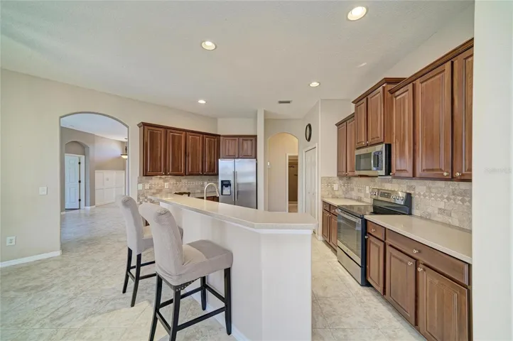 Kitchen, breakfast bar.