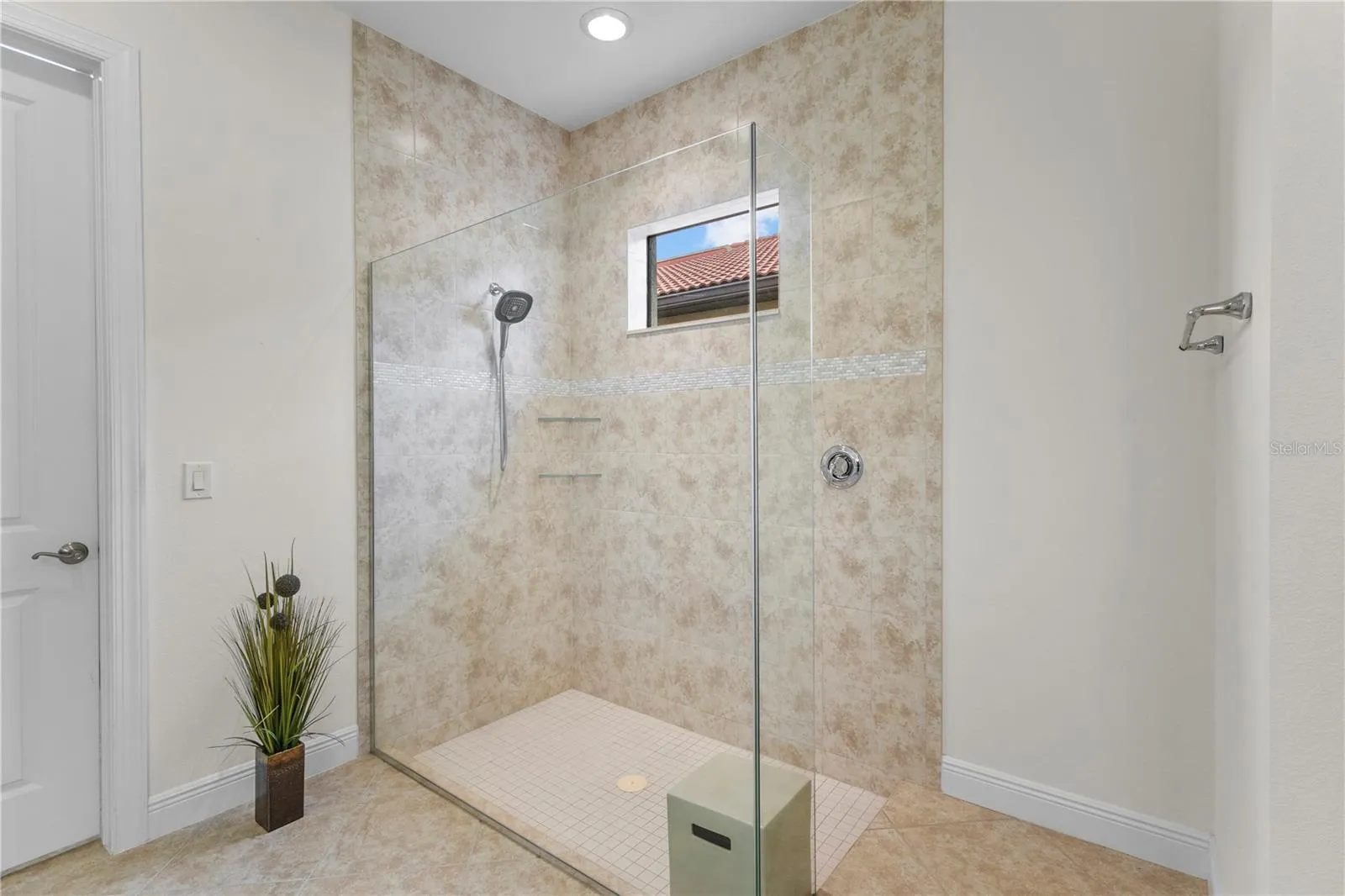 Primary En-Suite Bath