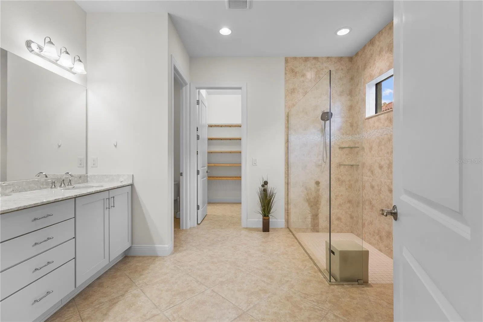 Primary En-Suite Bath