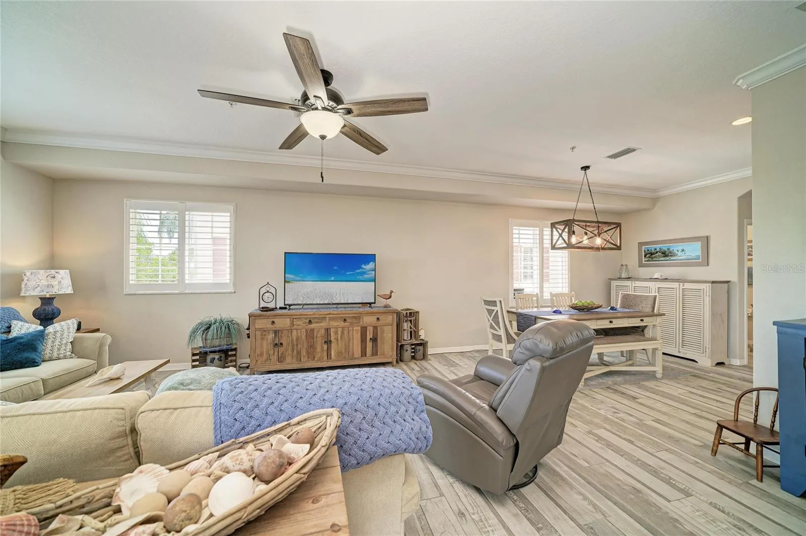 Spacious Livingroom