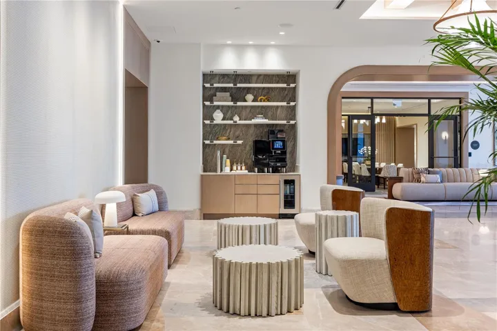 Florian Park Amenities: A Welcomed Arrival. The stage is set for your much-anticipated entrance. A porte-cochere will lead to the open-air lobby, staffed 24/7, so there’s always someone to welcome you home. You’ll delight in the instantly impressive space which features your Residential Services reception area, the resident’s lounge, inspired workspaces, flex rooms for events and a coffee bar.