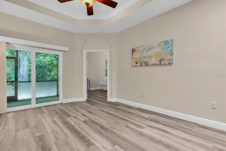 Living Room w/ tray ceiling and Crown Molding