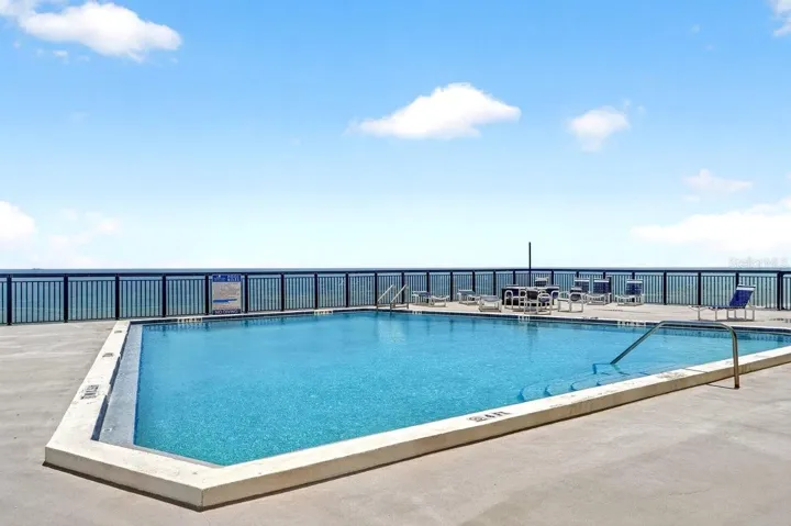 Oceanview Rooftop Pool