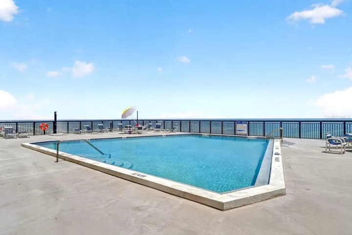 Oceanview Rooftop Pool