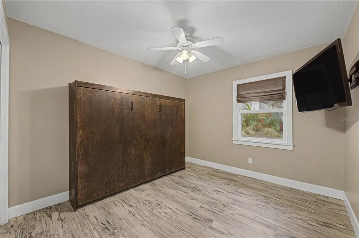 Bedroom 4 Murphy bed