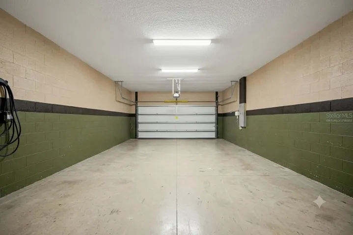 virtually staged: spacious 18x30 garagefront