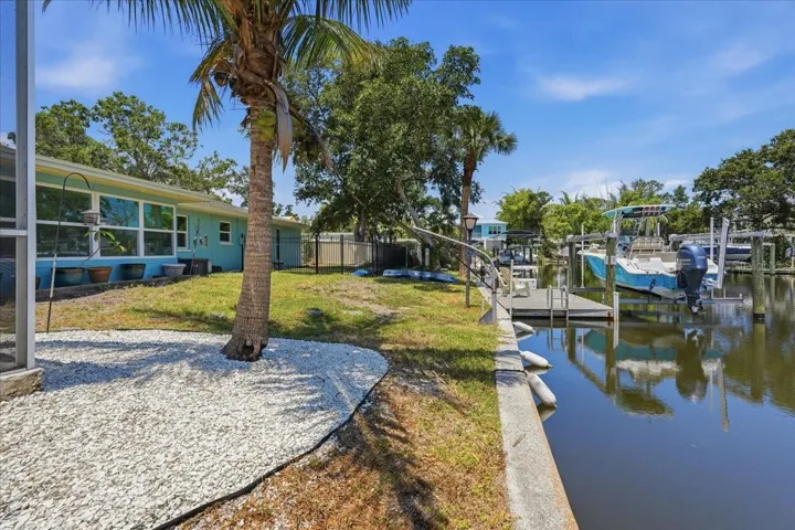 Waterfront Living!! Enjoy hopping on your boat with direct access to the Gulf!