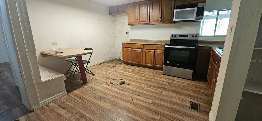 Kitchen minus refridge