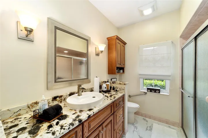 Soft close drawers, updated lighting, sink
