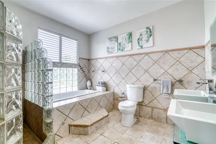 master bathroom 3