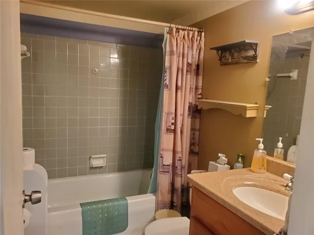 Hall bathroom tub and shower