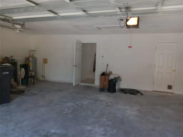 3-CAR GARAGE WITH LAUNDRY ROOM