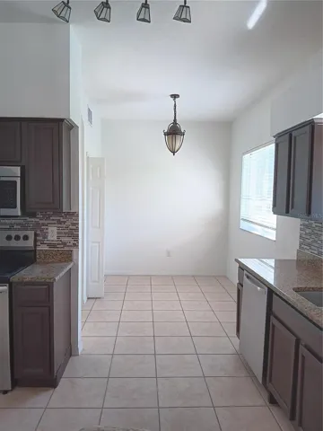 KITCHEN WITH BREAKFAST AREA