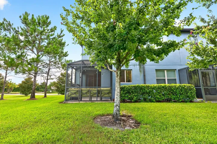 End-unit/Corner lot.