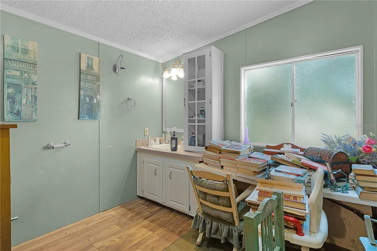 Third bedroom with natural light and potential for a flexible layout.