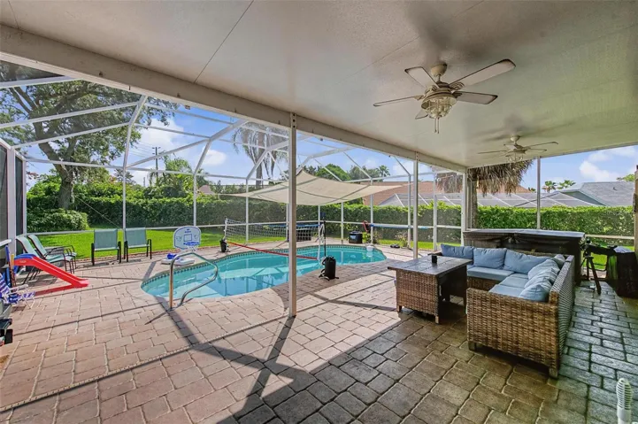 Large Screened in Pool area and Lanai