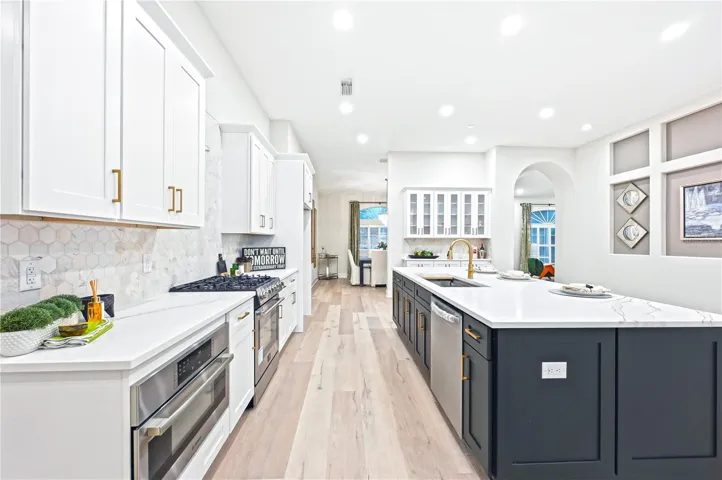 WOW KITCHEN! HUGE
