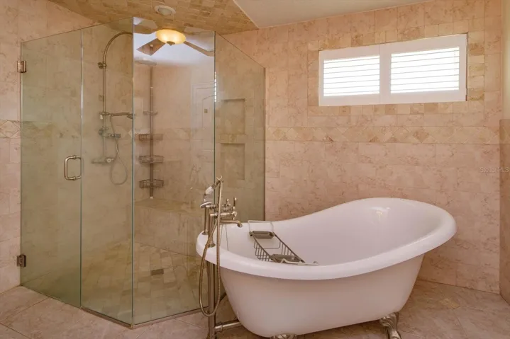 Freestanding tub