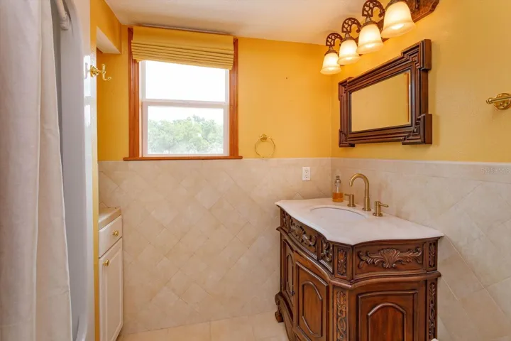 Second upstairs bathroom