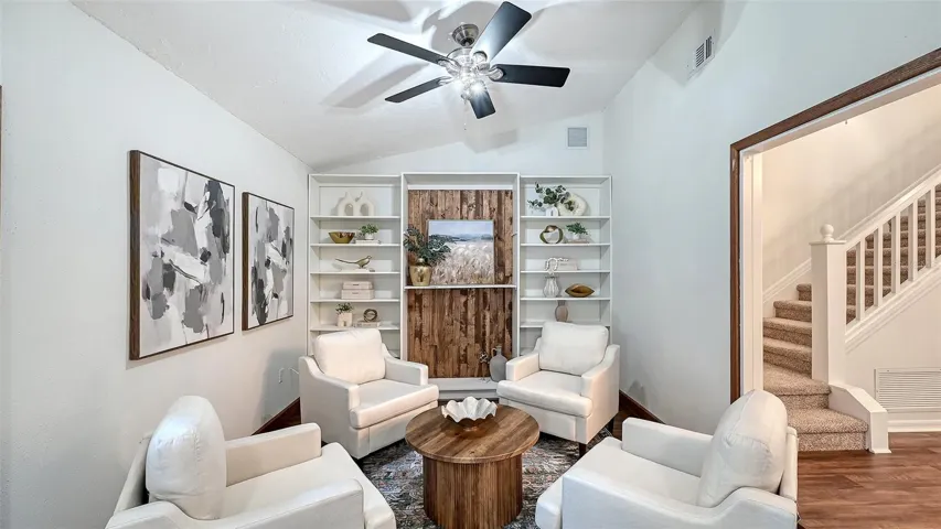 Sitting Area in Bonus Room