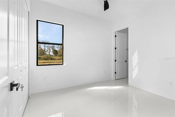 ** Primary Bedroom w/Ensuite Bathroom