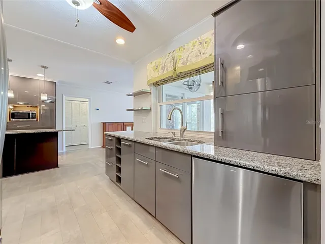 Kitchen - Casual Eating Area - Family Room