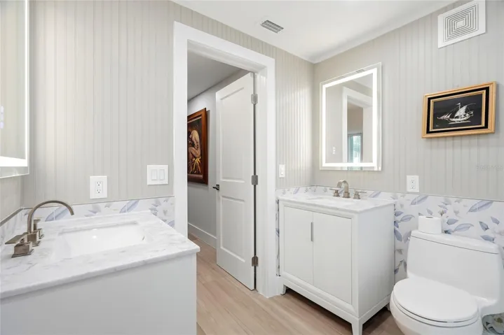 Downstairs guest room En-suite